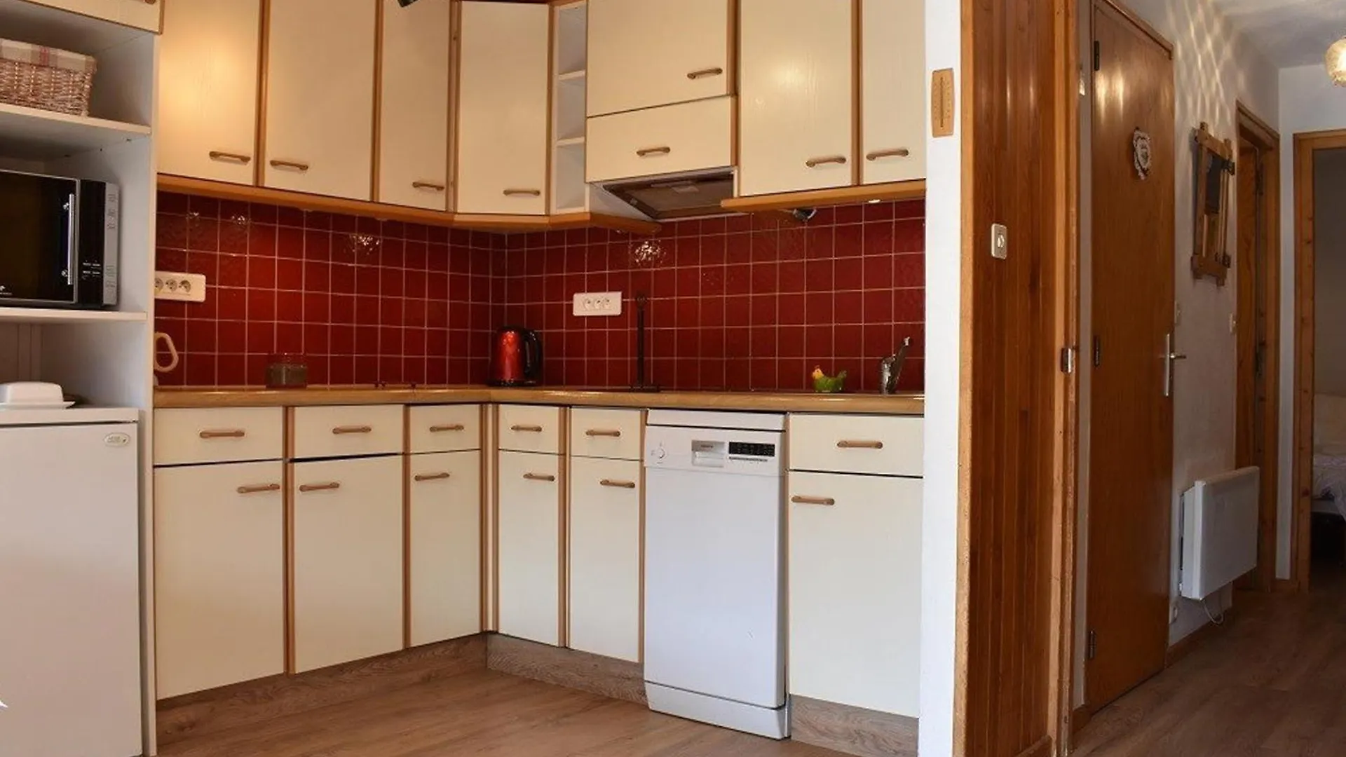 Meribel: Appartement Cosy 2 Pieces, 4 Pers, Proche Telesiege Et Commerces - Fr-1-180-551 Les Allues Francja
