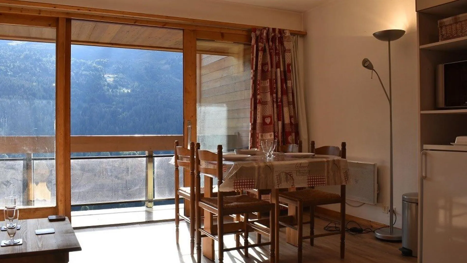 Meribel: Appartement Cosy 2 Pieces, 4 Pers, Proche Telesiege Et Commerces - Fr-1-180-551 Les Allues